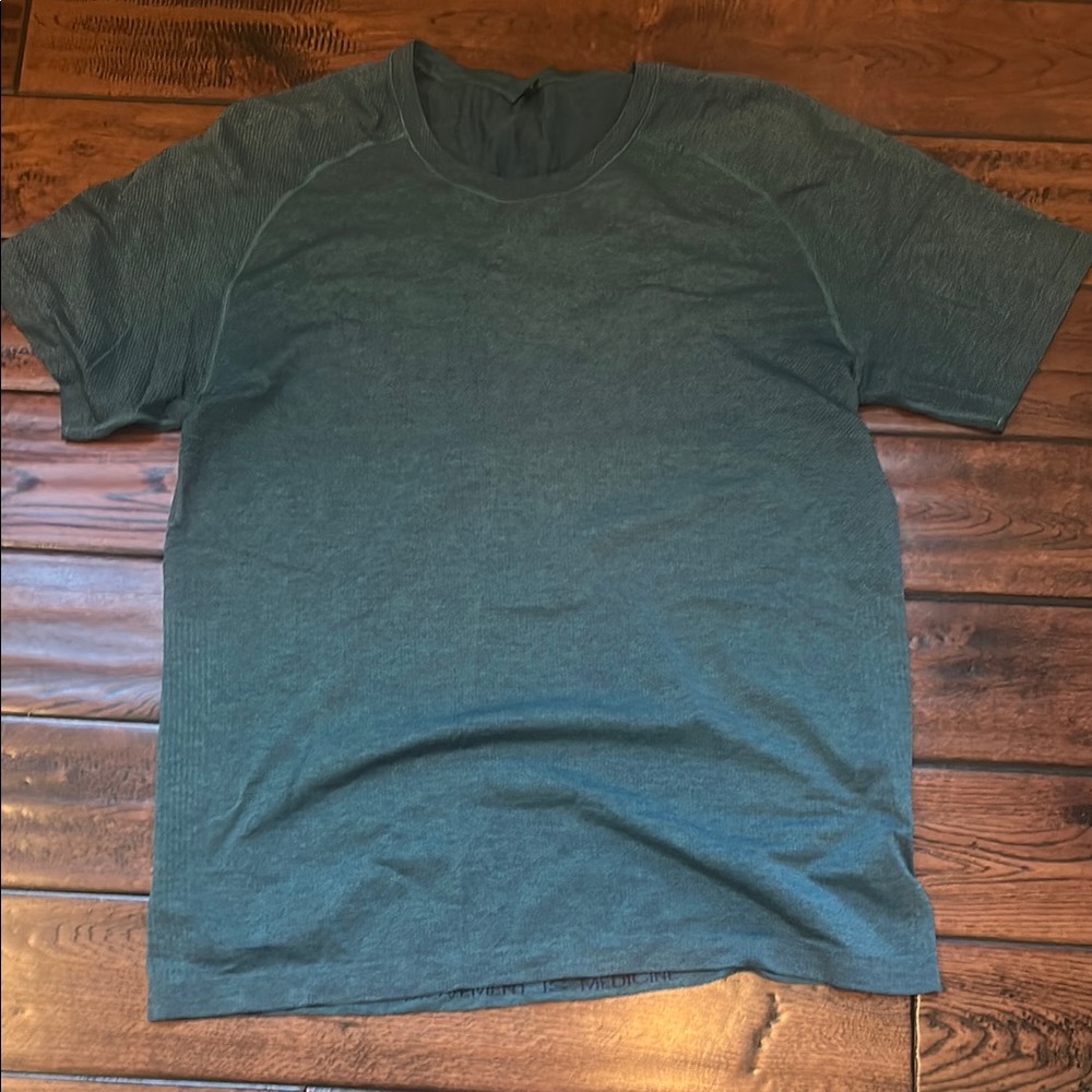 Men's lululemon Athletica shirt size XL